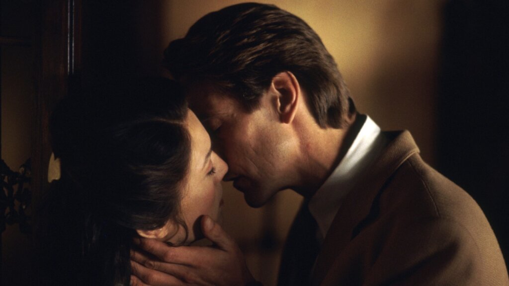 Jeremy Irons kissing scene M. Butterfly