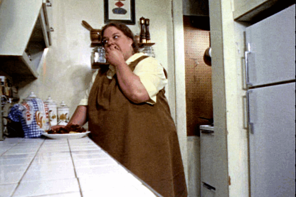 Crazy Fat Ethel kitchen scene