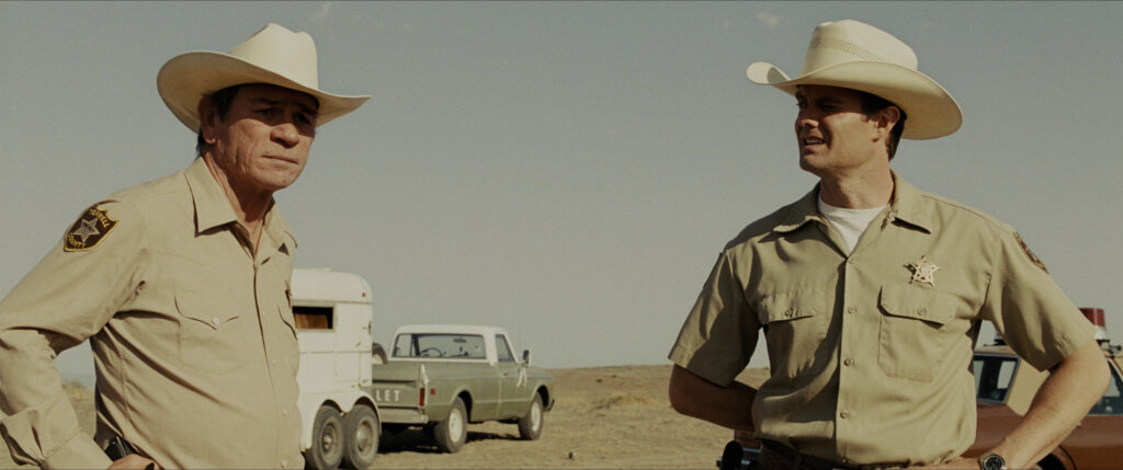 No_Country_for_Old_Men_06_Bell_and_Deputy.jpg Sheriff Bell and his deputy survey a scene in the Texas daylight.