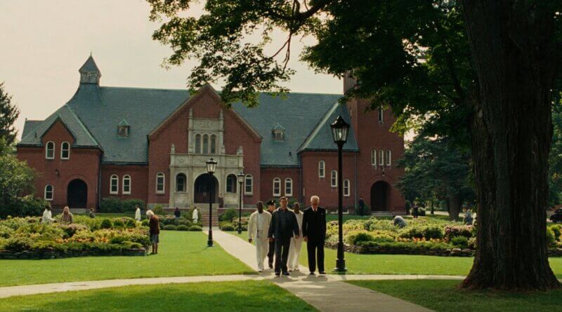 Andrew Laeddis walks with Dr. Cawley and Dr. Sheehan across the grounds of Ashecliffe Hospital.