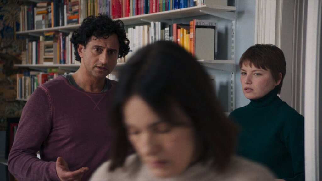 Yiğit and Elif face Lilith inside the apartment in Hysteria (2025).