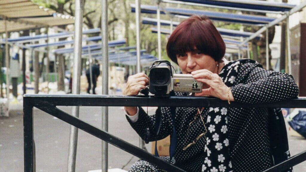 Agnès Varda films a market with a handheld camera in The Gleaners and I.